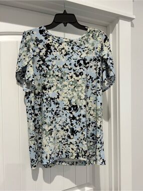 Anne Klein Light Blue Floral-Print Short Sleeve Top